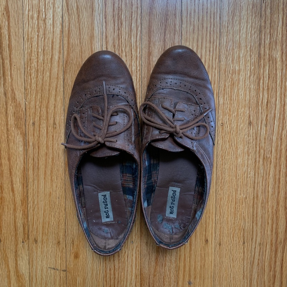MODCLOTH faux leather brown oxfords